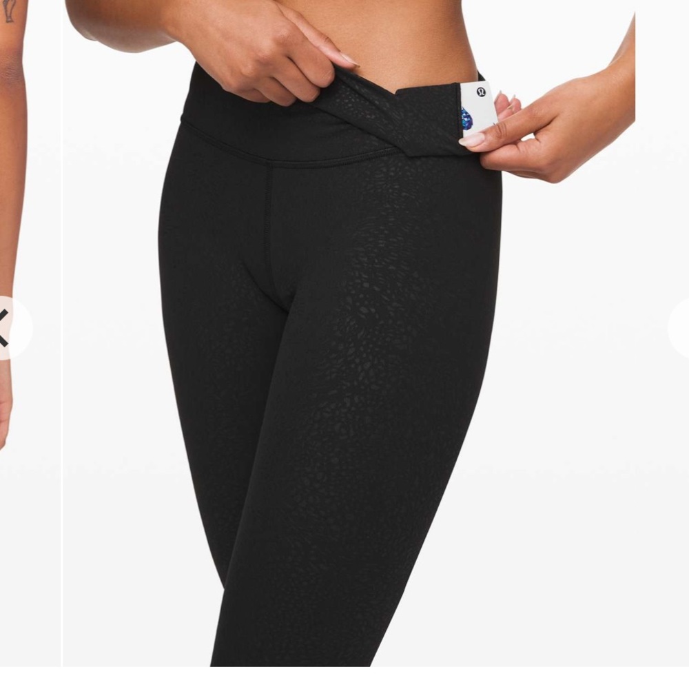 Lululemon Align Crop *21"
Polar Shift Emboss Black